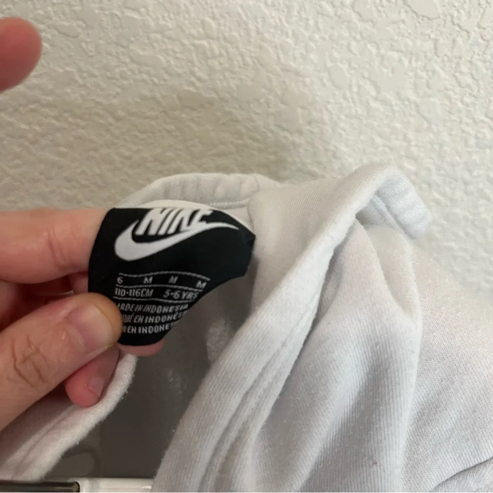 Nike White Graphic Logo Swoosh Hooded Pullover Sweatshirt Kids Youth Size 6